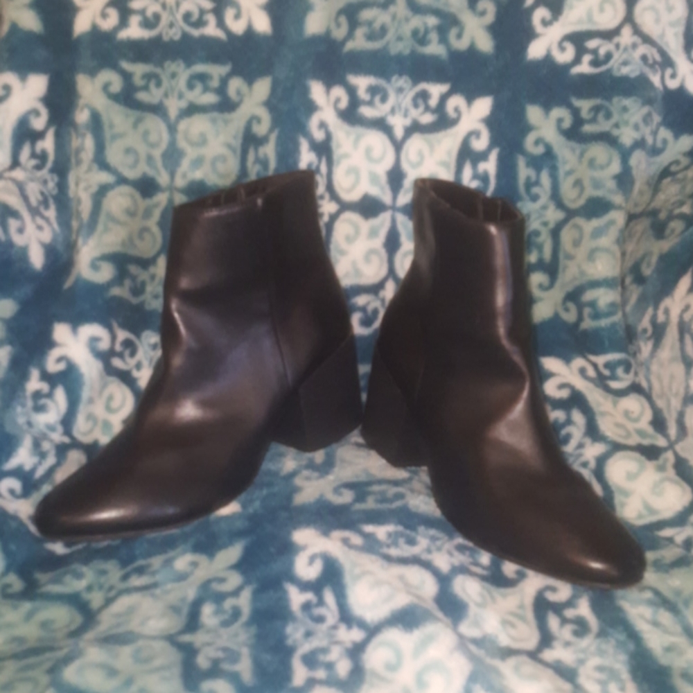 9.5 Madden Girl booties